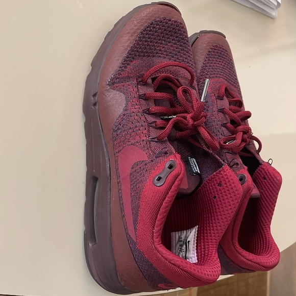 Gently used Nike defenders - Picture 4 of 7